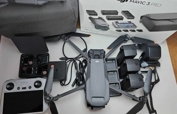 Na Sprzedaż Profesjonalny Dron DJI Mavic 3 Pro Zestaw Fly More Combo DJI Care ważne do 7/7/2025 Stan Idealny firma FV