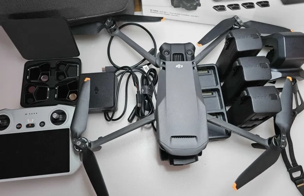 Na Sprzedaż Profesjonalny Dron DJI Mavic 3 Pro Zestaw Fly More Combo DJI Care ważne do 7/7/2025 Stan Idealny firma FV