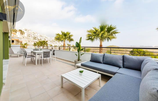 Penthouse z widokiem na góry i morze w Gandii