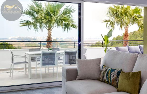 Penthouse z widokiem na góry i morze w Gandii