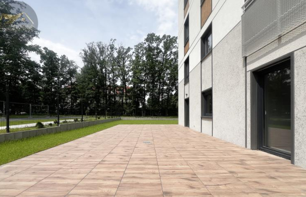 100m2 / ogródek / nowy budynek