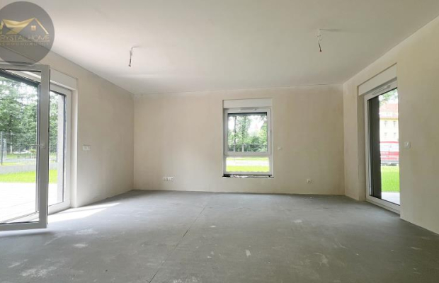 100m2 / ogródek / nowy budynek