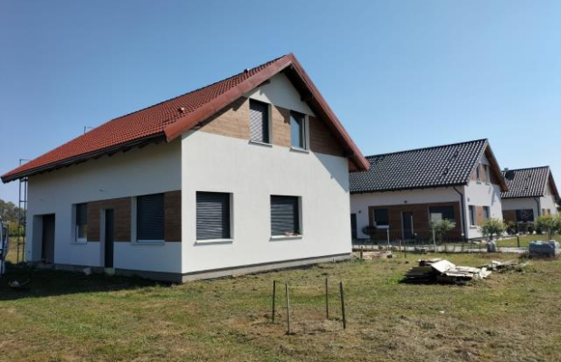 Wolnostojący dom blisko lasu