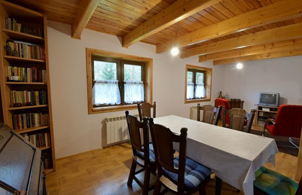 Piękny dom z bali przy lesie, w górach, dz.5799 m2