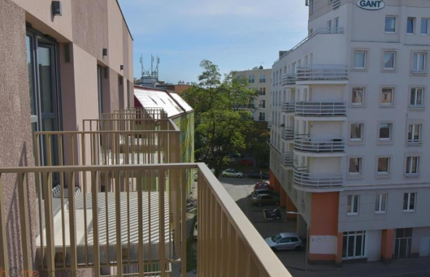 Słoneczna kawalerka z balkonem, centrum 2100zł
