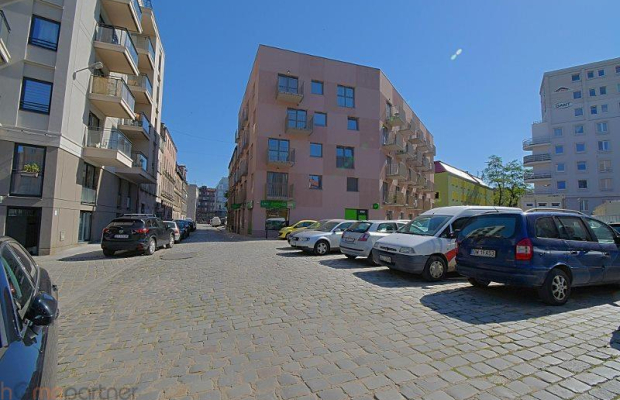 Słoneczna kawalerka z balkonem, centrum 2100zł