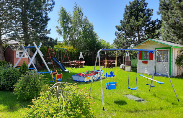 Apartamenty, domki nad morzem - Sarbinowo. Wśród zieleni dla dzieci