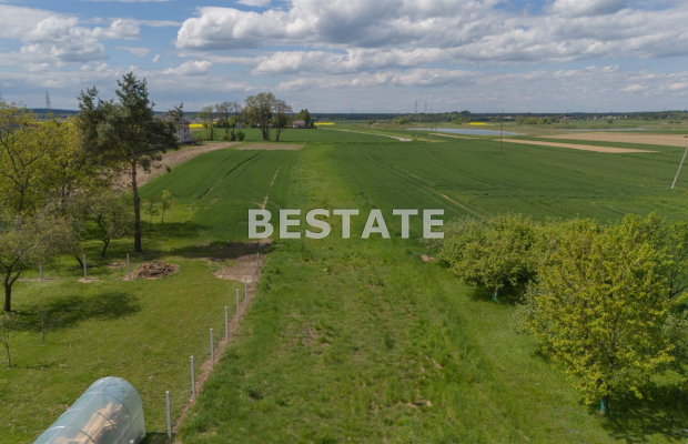 Tylko u nas! 
 
Przedmiotem sprzedaży jest dom wolnostojący, położony w  Mikołajowicach  o powierzchni użytkowej około 70 m2. 
