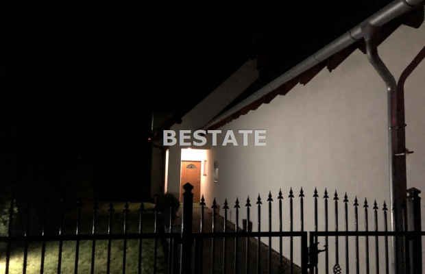 Duży, nowoczesny dom z działalnością gospodarczą