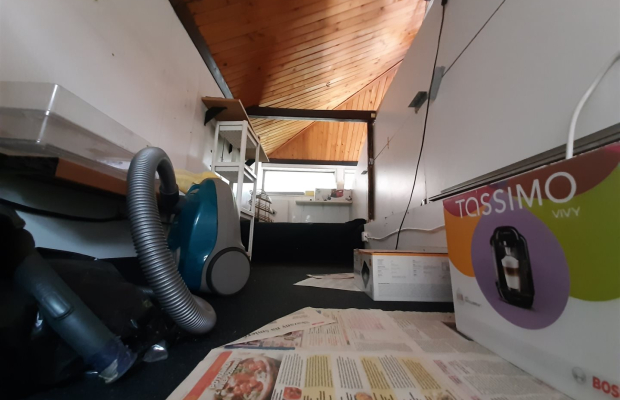 Sprzedam pawilon handlowy przy ul Kopernika 23 w Krakowie. Powierzchnia jego wynosi około 24 m2.  Ma on wysokość wewnątrz około