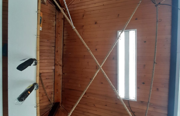 Sprzedam pawilon handlowy przy ul Kopernika 23 w Krakowie. Powierzchnia jego wynosi około 24 m2.  Ma on wysokość wewnątrz około