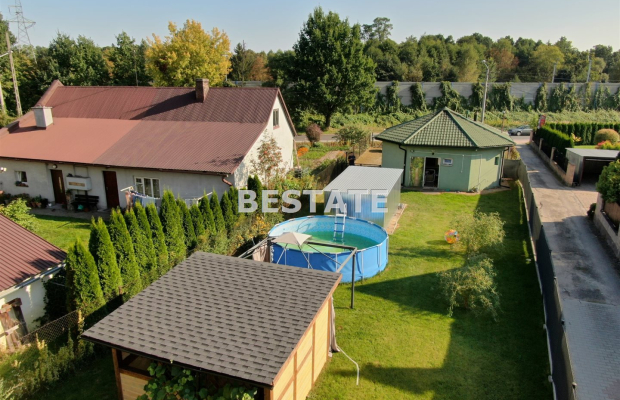 Do sprzedania pawilon handlowo-usługowy położony w Tarnowie, przy ulicy Orkana, o powierzchni 60 m2. W chwili obecnej funkcjonu