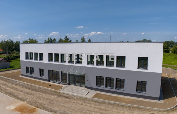 TYLKO U NAS !!!  
 
Oferujemy do sprzedaży  budynek biurowy  o powierzchni  707 m 2   położony w  Tarnowie.   
   
Wybudowany n