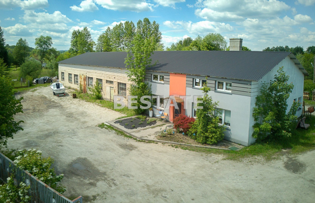 Budynek z magazynem ok. 500m2 w Tuchowie