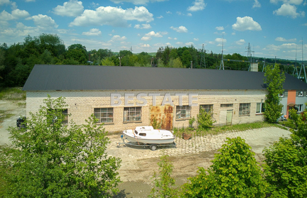 Budynek z magazynem ok. 500m2 w Tuchowie