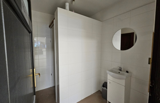 Parterowy lokal z parkingiem – 93 m² pod usługi.
