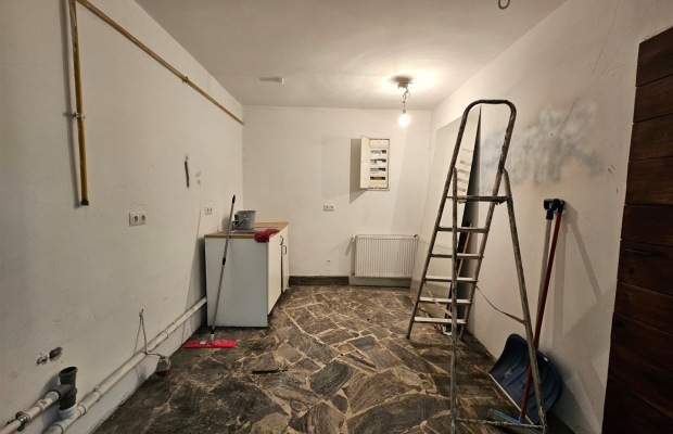 Parterowy lokal z parkingiem – 93 m² pod usługi.