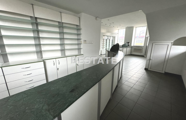 Lokale 140 m2 (parter),104 m2 (piętro)główna ulica