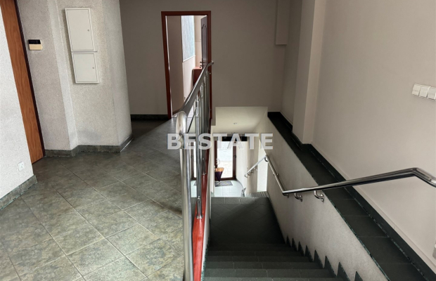 Lokale 140 m2 (parter),104 m2 (piętro)główna ulica