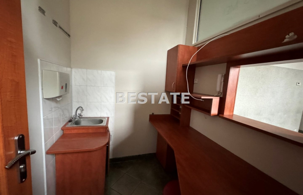Lokale 140 m2 (parter),104 m2 (piętro)główna ulica