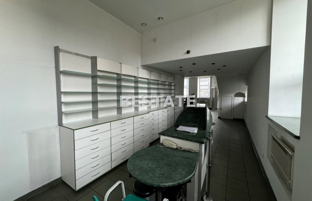 Lokale 140 m2 (parter),104 m2 (piętro)główna ulica