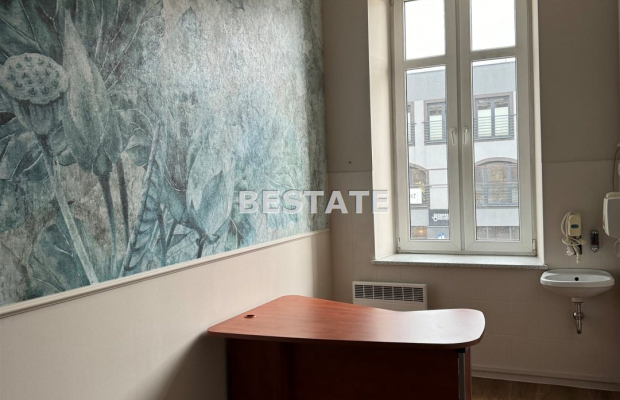 Lokale 140 m2 (parter),104 m2 (piętro)główna ulica