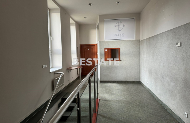 Lokale 140 m2 (parter),104 m2 (piętro)główna ulica
