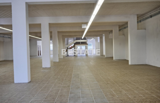 Do wynajęcia lokal o powierzchni 894,5 m2, położony przy ruchliwej ulicy w centrum Pilzna 500 metrów od drogi E94 i 1000 metrów