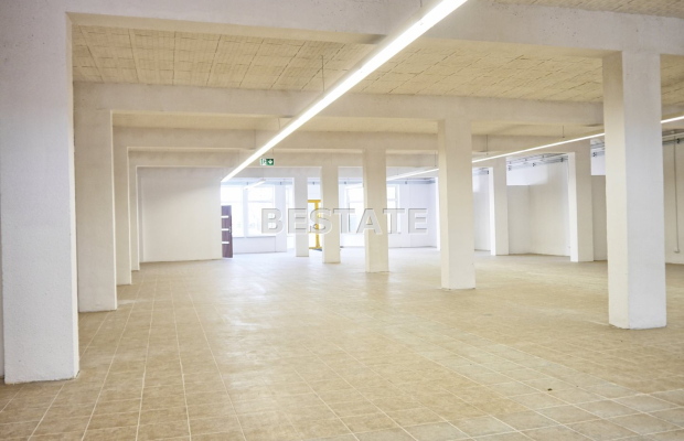 Do wynajęcia lokal o powierzchni 894,5 m2, położony przy ruchliwej ulicy w centrum Pilzna 500 metrów od drogi E94 i 1000 metrów
