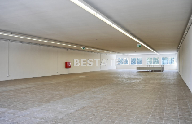 Do wynajęcia lokal o powierzchni 894,5 m2, położony przy ruchliwej ulicy w centrum Pilzna 500 metrów od drogi E94 i 1000 metrów