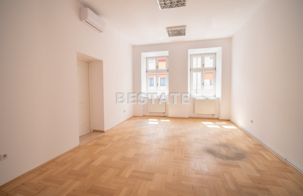 Do wynajęcia lokal położony przy ulicy   Krakowskiej w Tarnowie!   
 
Lokal o powierzchni  106 m2  znajduje się na pierwszym pi