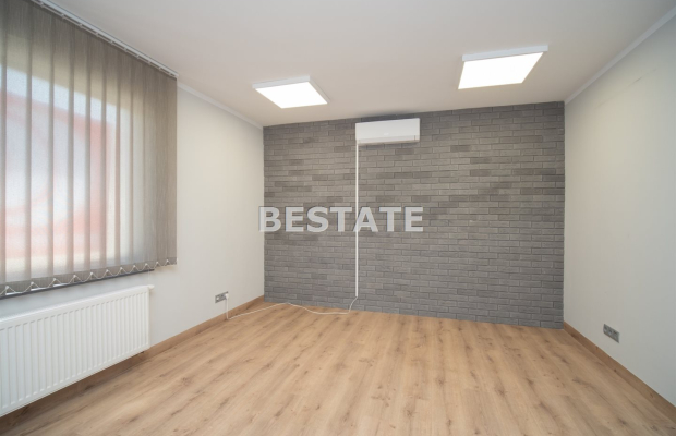 Do wynajęcia wolnostojący budynek biurowy o powierzchni 250 m 2  położony przy ulicy Przemysłowej w Tarnowie.   
 
Media: prąd,