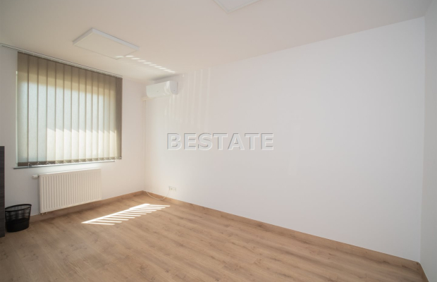 Do wynajęcia wolnostojący budynek biurowy o powierzchni 250 m 2  położony przy ulicy Przemysłowej w Tarnowie.   
 
Media: prąd,