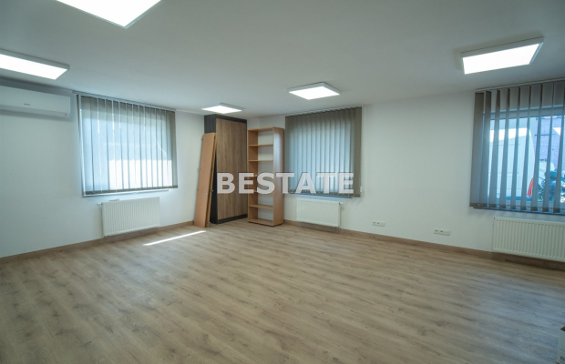 Do wynajęcia wolnostojący budynek biurowy o powierzchni 250 m 2  położony przy ulicy Przemysłowej w Tarnowie.   
 
Media: prąd,