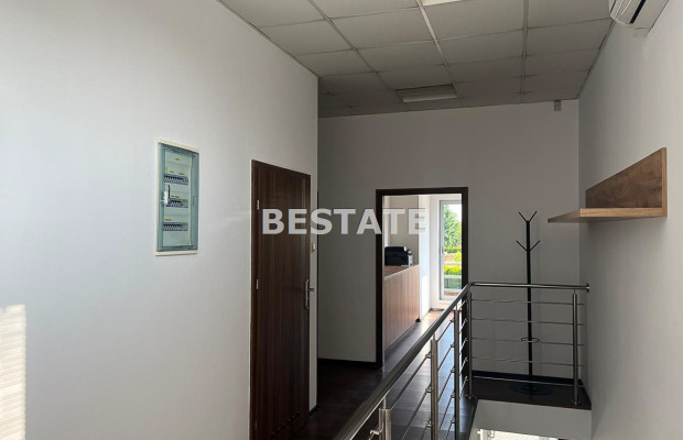 Oferujemy do wynajęcia   budynek handlowo-usługowo-biurowy   o powierzchni   361,67 m 2    położony w   Ostrowie (gm. Wierzchos