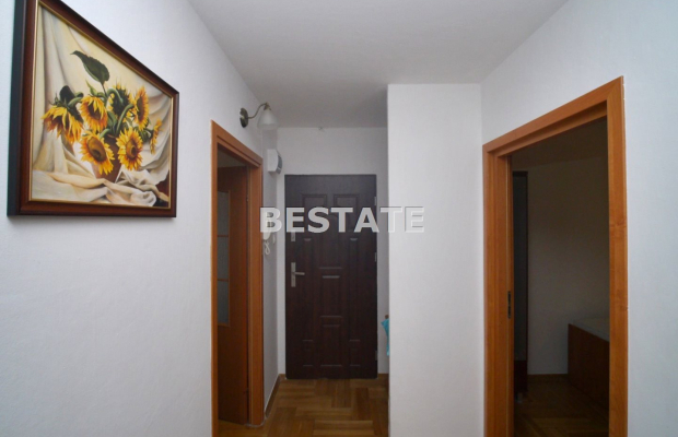 Oferujemy Państwu do sprzedaży mieszkanie o powierzchni  48,8 m2,  zlokalizowane w Tarnowie przy ul. Bitwy pod Monte Cassino. 
