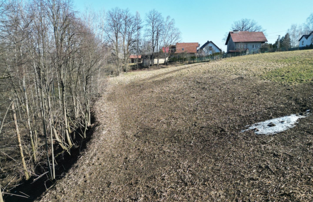Działka budowlana 8 arów w spokojnym miejscu.