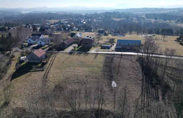 Działka budowlana 8 arów w spokojnym miejscu.