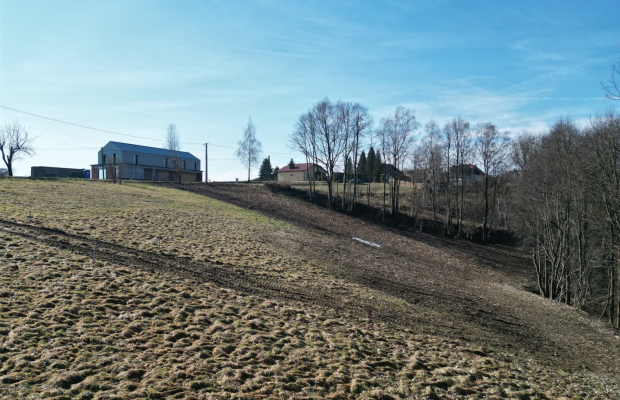 Działka budowlana 8 arów w spokojnym miejscu.