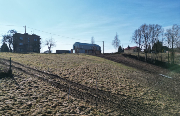 Działka 51 arów w spokojnym miejscu.