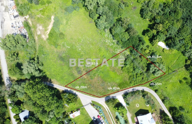 Na sprzedaż działka budowlana wielkości 1600 m2. 
Obowiązuje miejscowy plan zagospodarowania przestrzennego. 
Okolica sprzyjają