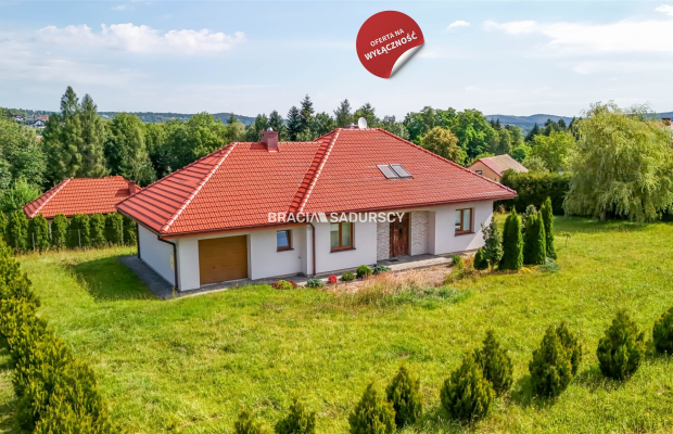 Nowoczesny dom parterowy w Łapanowie