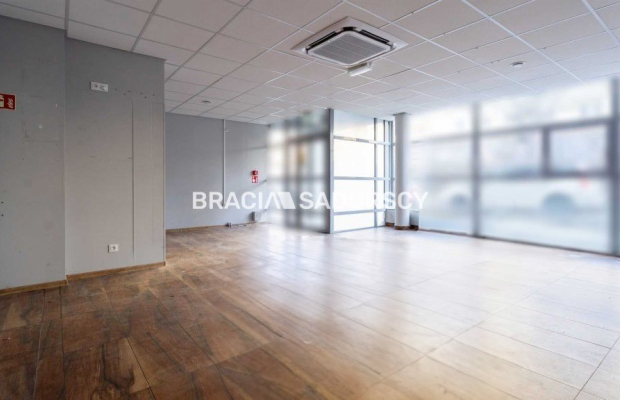 Lokal 135m2 front parter Kurdwanów