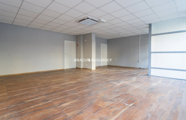 Lokal 135m2 front parter Kurdwanów