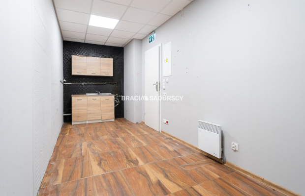Lokal 135m2 front parter Kurdwanów