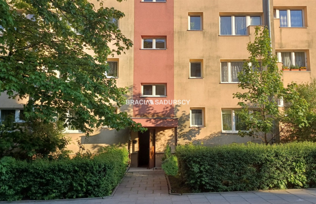 2-pokojowe mieszkanie o pow. 38,6 m 2  na osiedlu Bohaterów Września obok parku       

           Oferujemy n     a sprzedaż p