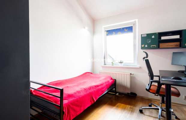 Płaszów, ul. Saska - 6 pokojowe o powierzchni 106 m². 
 
Dwupoziomowe, 6-pokojowe mieszkanie o łącznej powierzchni 106 m², w ty