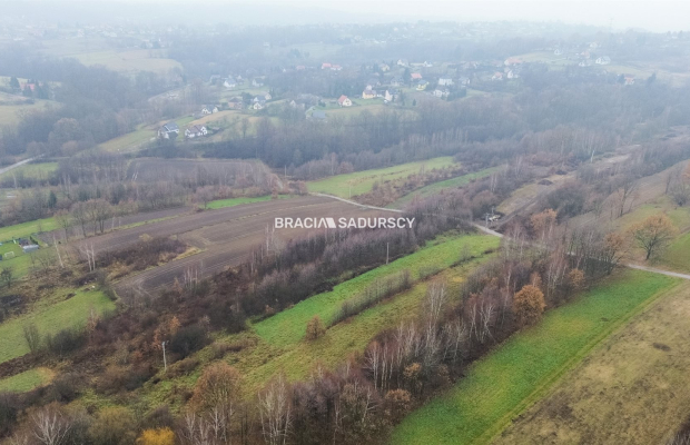 PODSTOLICE - GMINA WIELICZKA   
 
Oferujemy do sprzedaży przepięknie położoną , na terenie pełnym zieleni działkę o powierzchni
