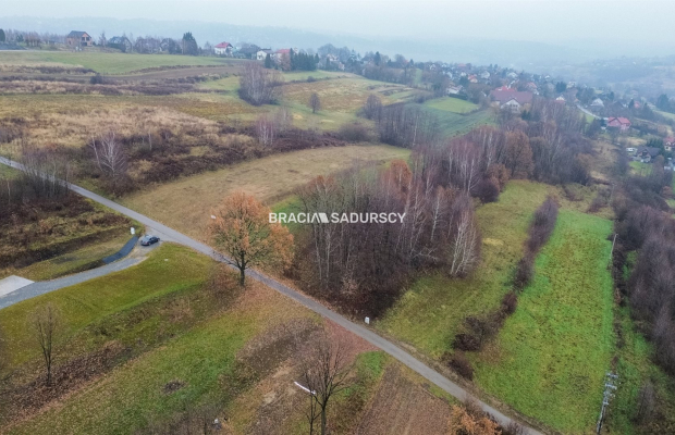 PODSTOLICE - GMINA WIELICZKA   
 
Oferujemy do sprzedaży przepięknie położoną , na terenie pełnym zieleni działkę o powierzchni