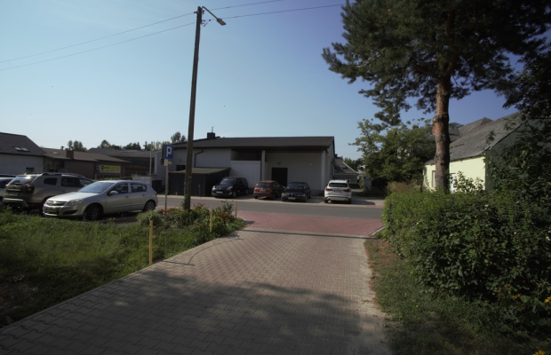 Budynek usługowo-handlowy, Trawniki centrum